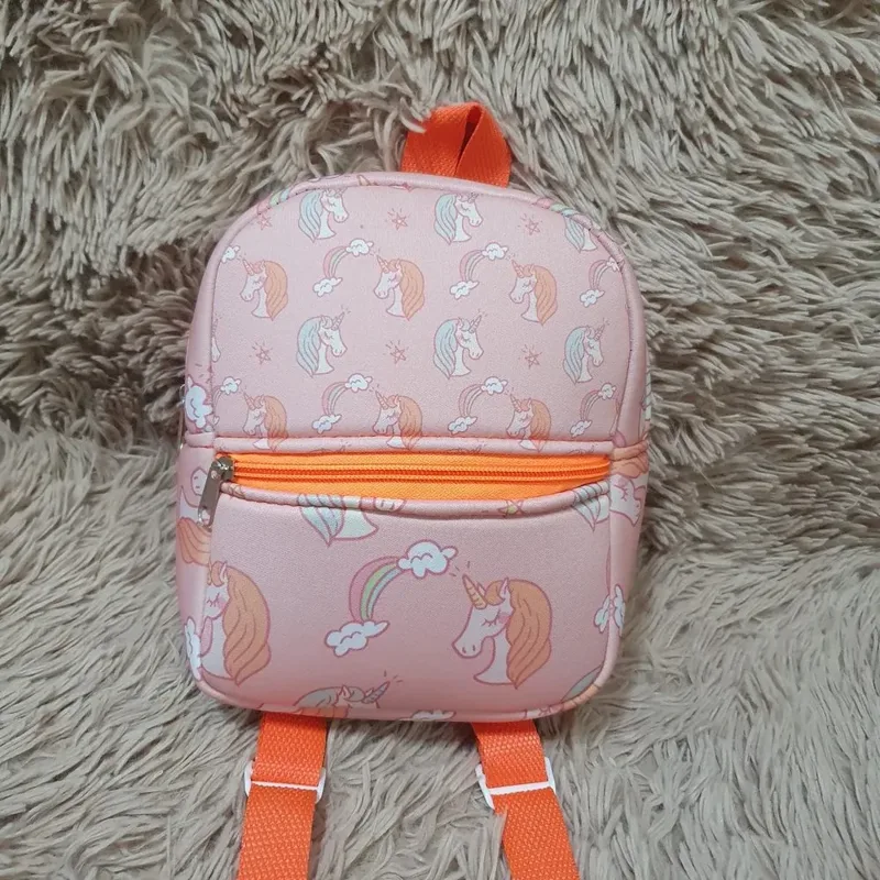 Mini mochila de neoprene, unicornios y arcoíris